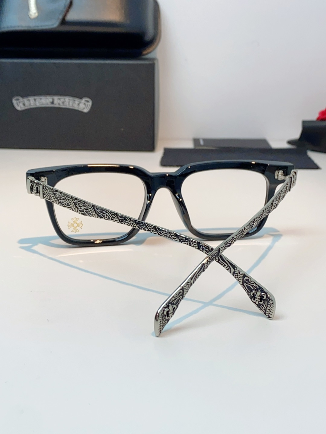 Chrome Hearts 克罗心 2026新款经典黑粗方框版型，利落方正轮廓，强效修饰圆脸、鹅蛋脸、方
