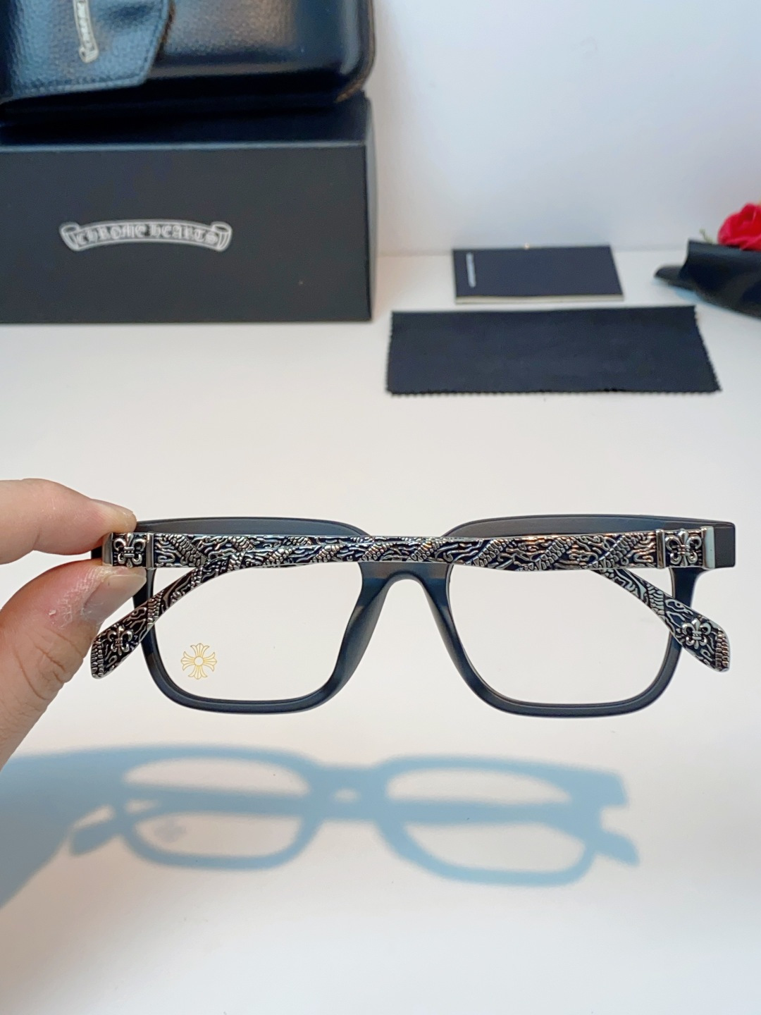 Chrome Hearts 克罗心 2026新款经典黑粗方框版型，利落方正轮廓，强效修饰圆脸、鹅蛋脸、方