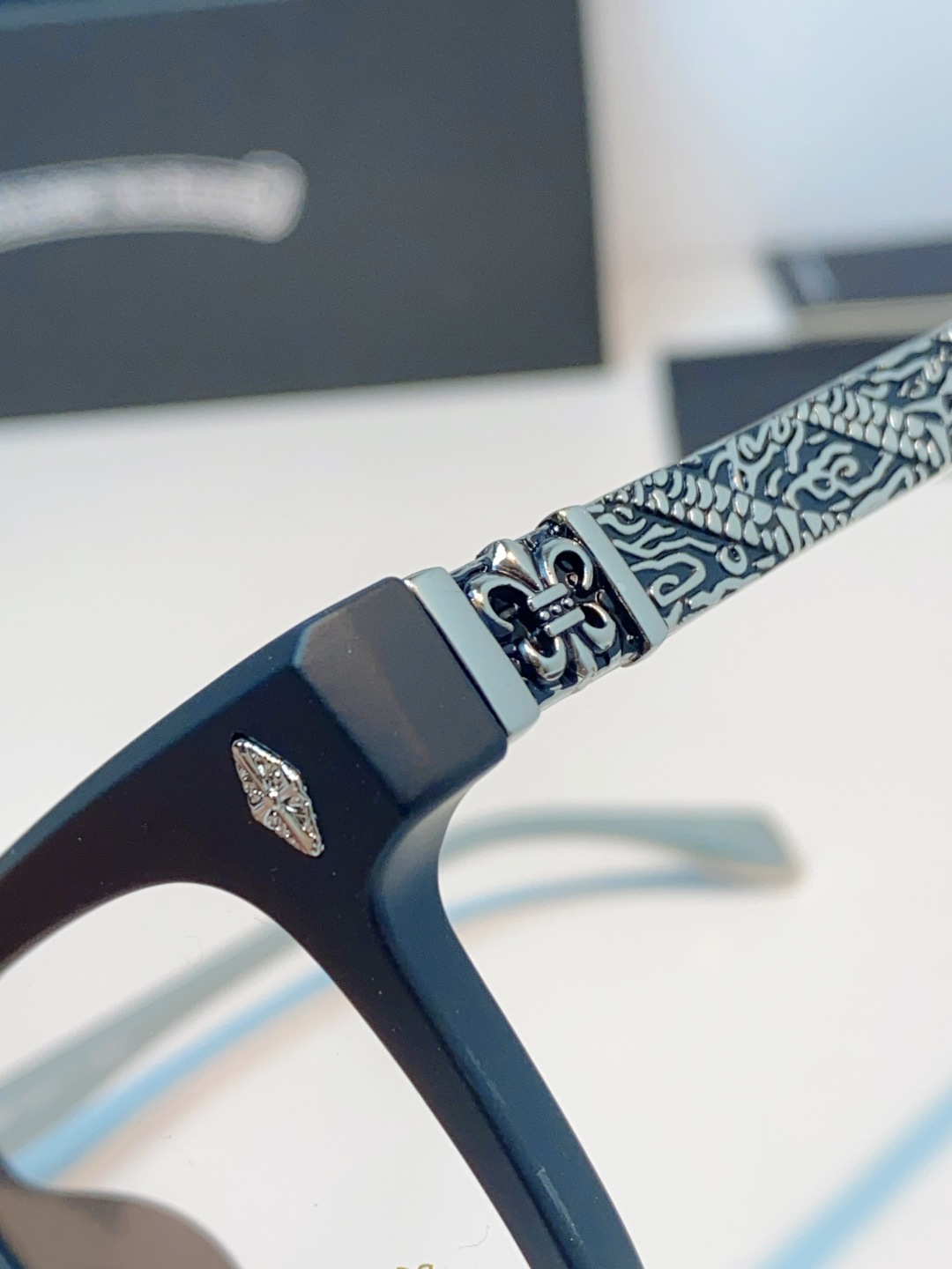 Chrome Hearts 克罗心 2026新款经典黑粗方框版型，利落方正轮廓，强效修饰圆脸、鹅蛋脸、方