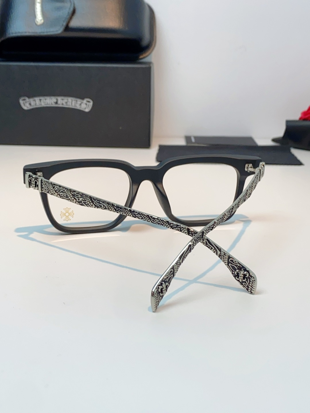 Chrome Hearts 克罗心 2026新款经典黑粗方框版型，利落方正轮廓，强效修饰圆脸、鹅蛋脸、方