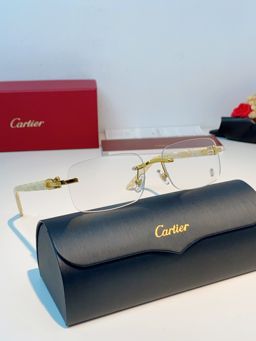 Cartier卡地亚 2026新款自带豪门氛围感的无框矩形镜型，利落切边镜片褪去冗余边框，视觉上轻盈干练