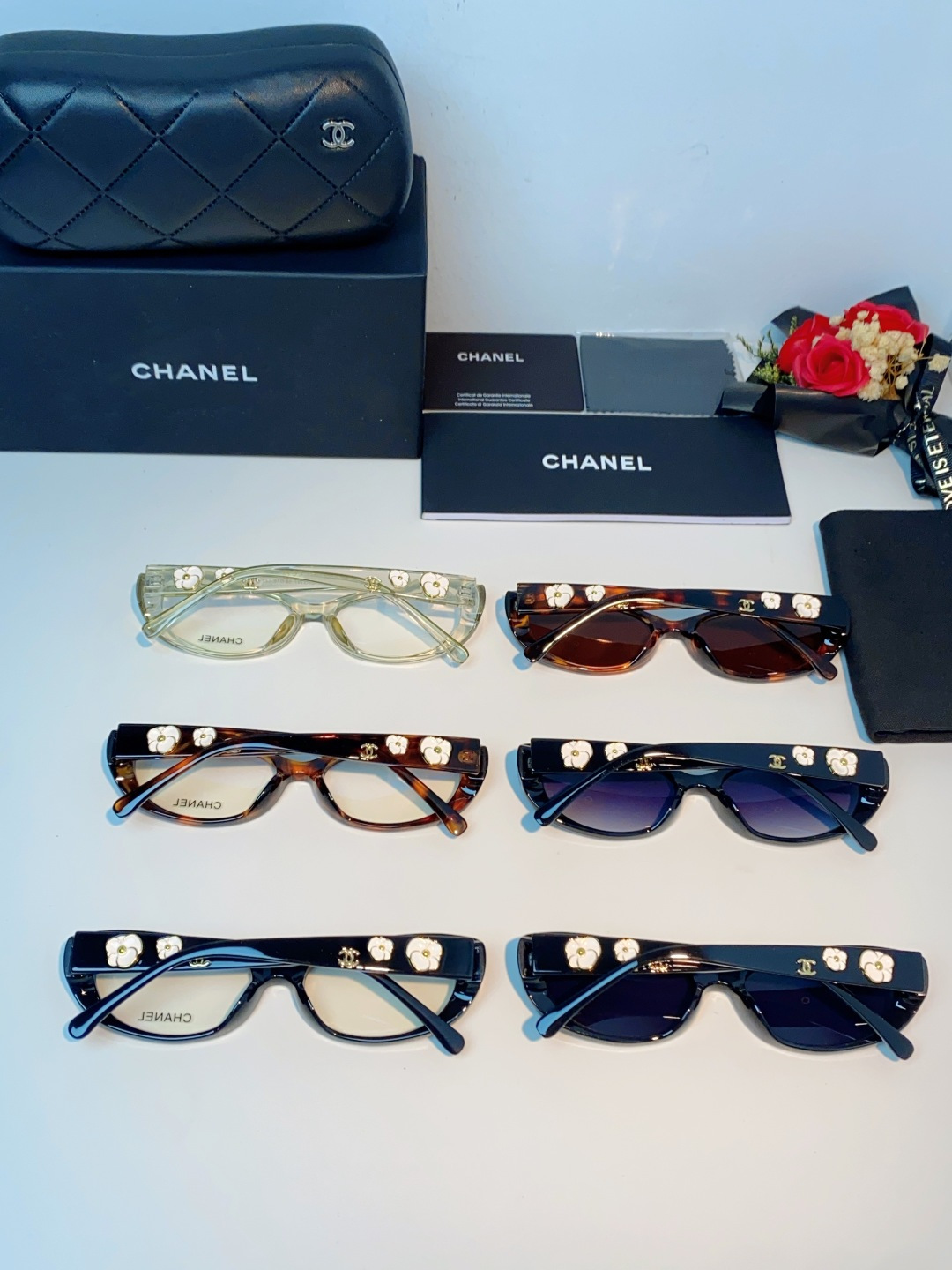 Chanel香奈儿 2026经典窄框猫眼椭圆版型，自带90年代复古滤镜，流畅上扬的镜框线条，柔和修饰脸颊