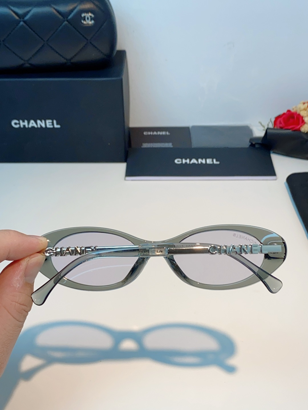 Chanel香奈儿 2026最新复古猫眼椭圆墨镜｜辣妹氛围感焊在脸上，谁能拒绝这副椭圆猫眼墨镜！自带90