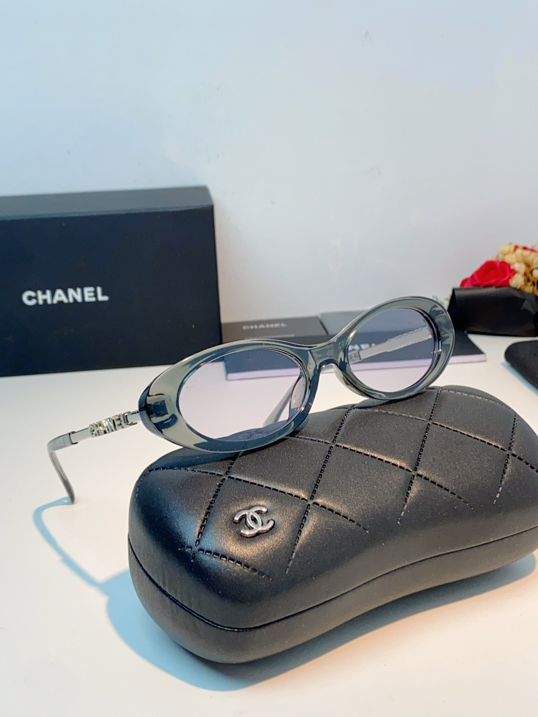 Chanel香奈儿 2026最新复古猫眼椭圆墨镜｜辣妹氛围感焊在脸上，谁能拒绝这副椭圆猫眼墨镜！自带90