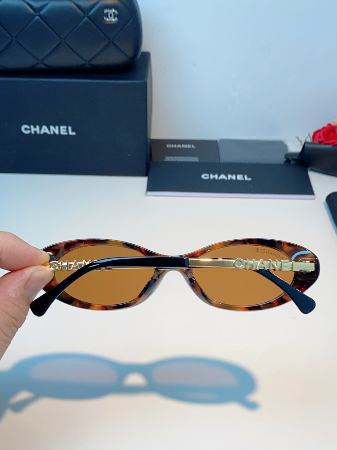 Chanel香奈儿 2026最新复古猫眼椭圆墨镜｜辣妹氛围感焊在脸上，谁能拒绝这副椭圆猫眼墨镜！自带90