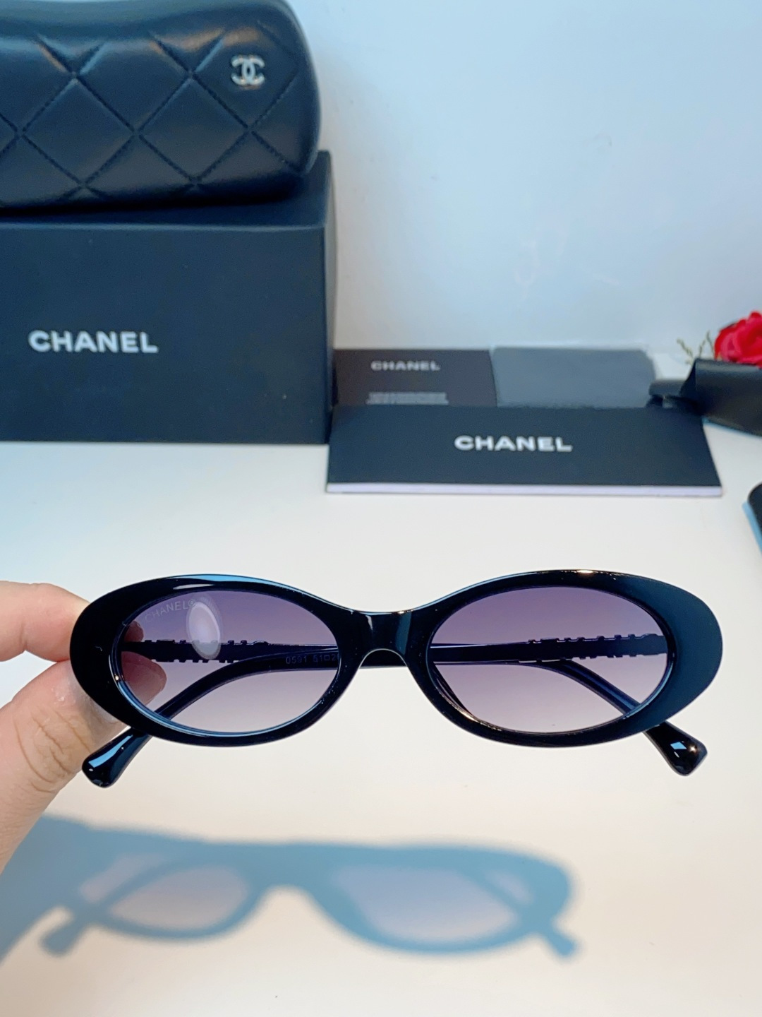 Chanel香奈儿 2026最新复古猫眼椭圆墨镜｜辣妹氛围感焊在脸上，谁能拒绝这副椭圆猫眼墨镜！自带90