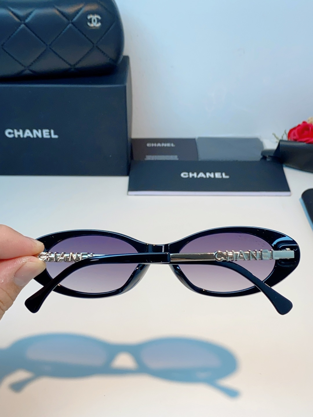 Chanel香奈儿 2026最新复古猫眼椭圆墨镜｜辣妹氛围感焊在脸上，谁能拒绝这副椭圆猫眼墨镜！自带90