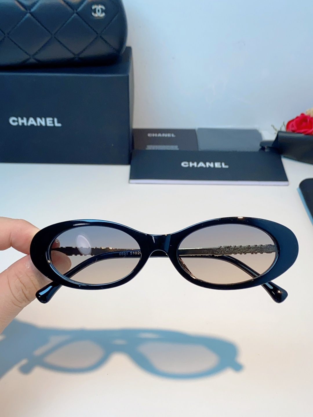 Chanel香奈儿 2026最新复古猫眼椭圆墨镜｜辣妹氛围感焊在脸上，谁能拒绝这副椭圆猫眼墨镜！自带90