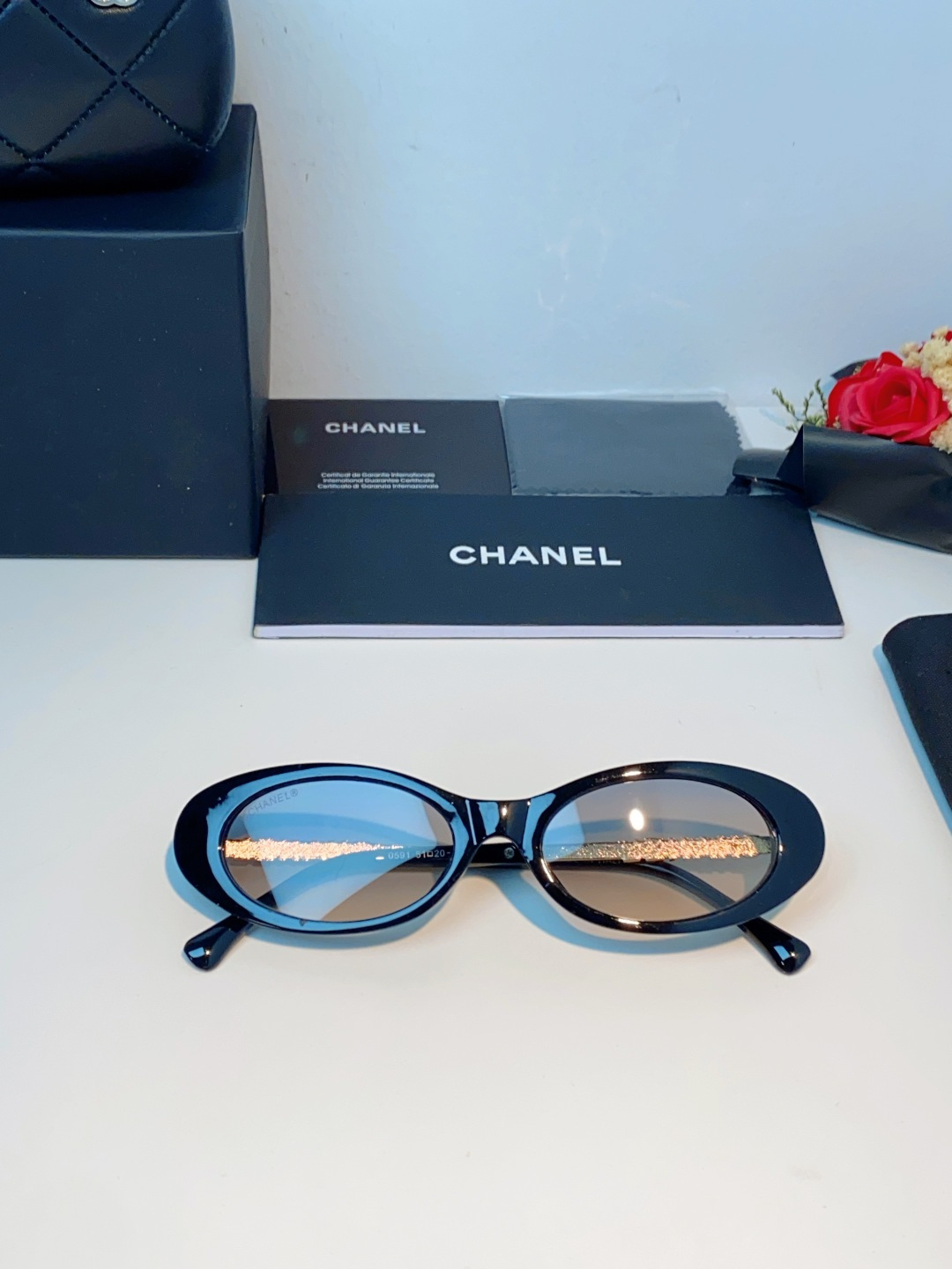 Chanel香奈儿 2026最新复古猫眼椭圆墨镜｜辣妹氛围感焊在脸上，谁能拒绝这副椭圆猫眼墨镜！自带90