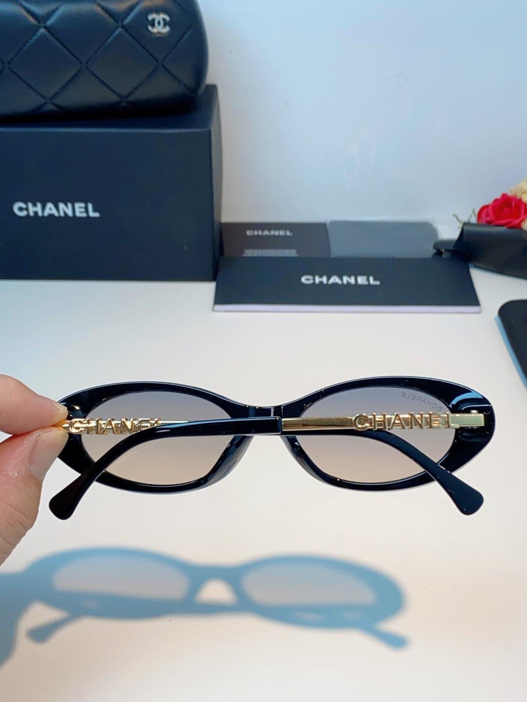 Chanel香奈儿 2026最新复古猫眼椭圆墨镜｜辣妹氛围感焊在脸上，谁能拒绝这副椭圆猫眼墨镜！自带90
