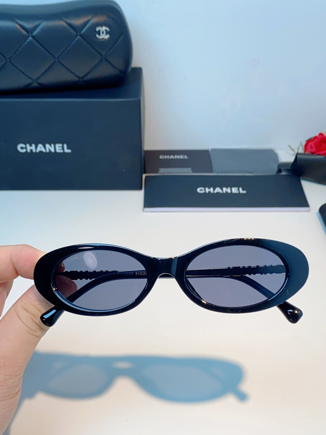 Chanel香奈儿 2026最新复古猫眼椭圆墨镜｜辣妹氛围感焊在脸上，谁能拒绝这副椭圆猫眼墨镜！自带90