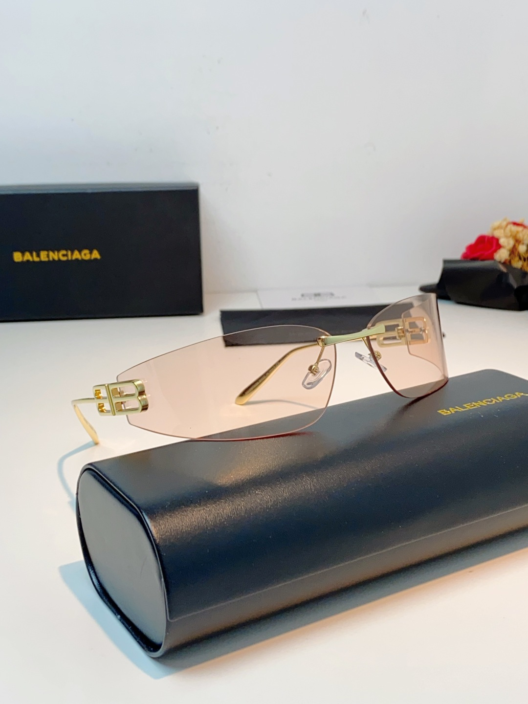Balenciaga巴黎世家 2026新款无框弯刀墨镜｜Y2K辣妹氛围感封神单品，一眼沦陷的巴黎世家未来