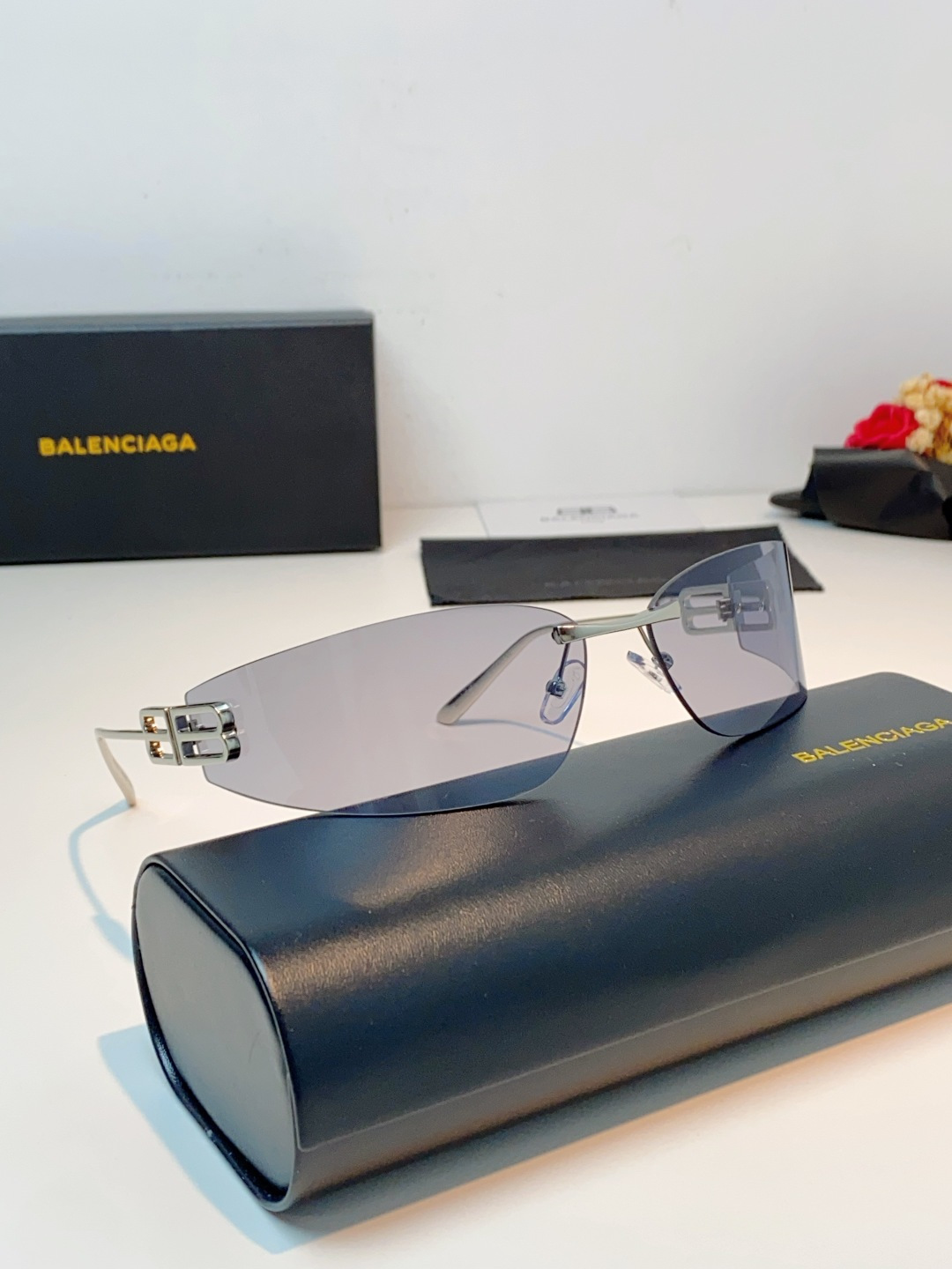 Balenciaga巴黎世家 2026新款无框弯刀墨镜｜Y2K辣妹氛围感封神单品，一眼沦陷的巴黎世家未来