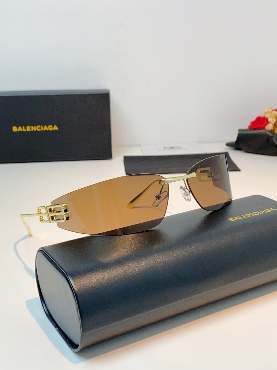Balenciaga巴黎世家 2026新款无框弯刀墨镜｜Y2K辣妹氛围感封神单品，一眼沦陷的巴黎世家未来