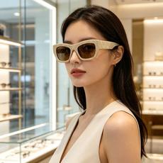 Gucci古奇 2026新款闪钻GG窄框墨镜,满钻老花,自带细碎高光滤镜,复古窄框巨显脸小,冷调灰片防晒百搭,辣妹出街、 Gucci古奇 2026新款闪钻GG窄框墨镜,满钻老花,自带细碎高光滤镜,复古窄框巨显脸小,冷调灰片防晒百搭,辣妹出街、