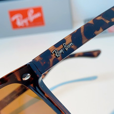 RayBan雷朋 2026新款百搭方框墨镜,通透磨砂白框视觉降温,夏日专属清爽感。高清偏光镜片,防晒护眼两不误,修饰各种 RayBan雷朋 2026新款百搭方框墨镜,通透磨砂白框视觉降温,夏日专属清爽感。高清偏光镜片,防晒护眼两不误,修饰各种