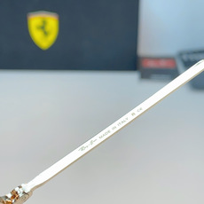 RayBan雷朋 Ferrari法拉利 跃马联名金属,鎏金细框自带高级质感,多边形框型巨显脸小 轻量镜架久戴无负担,可配 RayBan雷朋 Ferrari法拉利 跃马联名金属,鎏金细框自带高级质感,多边形框型巨显脸小 轻量镜架久戴无负担,可配