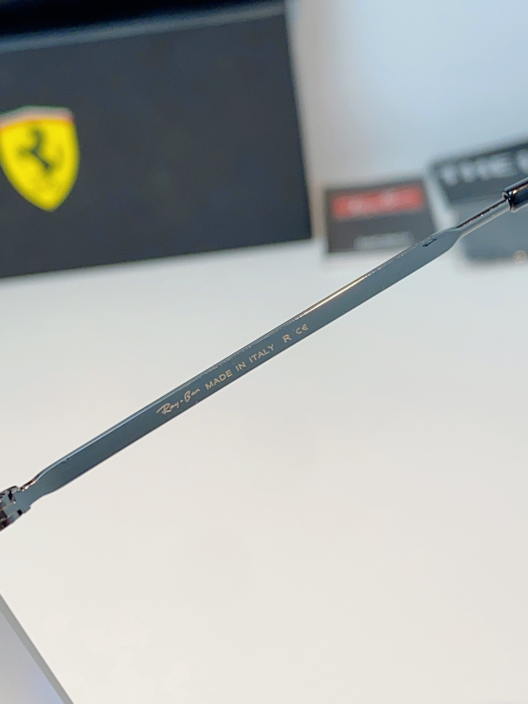 RayBan雷朋 Ferrari法拉利 跃马联名金属,鎏金细框自带高级质感,多边形框型巨显脸小 轻量镜架久戴无负担,可配 RayBan雷朋 Ferrari法拉利 跃马联名金属,鎏金细框自带高级质感,多边形框型巨显脸小 轻量镜架久戴无负担,可配