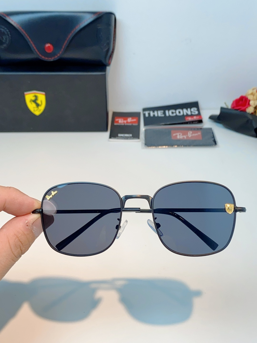 RayBan雷朋 Ferrari法拉利 跃马联名金属,鎏金细框自带高级质感,多边形框型巨显脸小 轻量镜架久戴无负担,可配 RayBan雷朋 Ferrari法拉利 跃马联名金属,鎏金细框自带高级质感,多边形框型巨显脸小 轻量镜架久戴无负担,可配