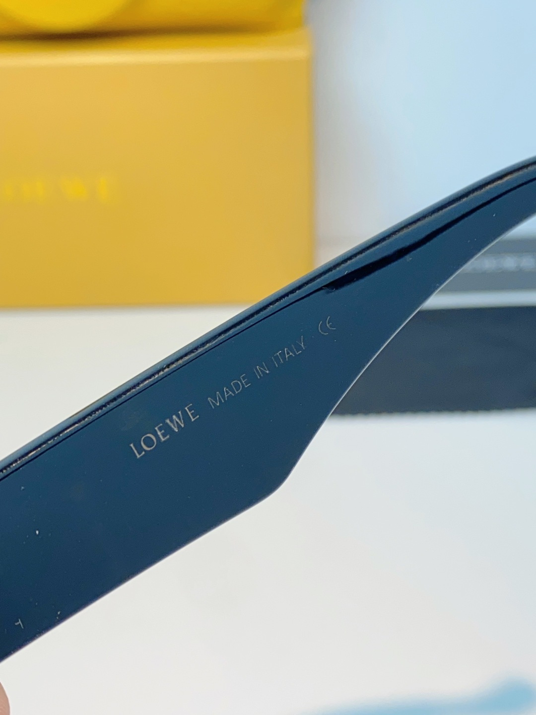 ▫️Loewe罗意威 2026新款双层镂空猫眼墨镜，流体椭圆框+双层金属金边，小众不撞款 上扬猫眼巨修饰脸型，深灰镜片防
