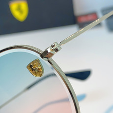 RayBan雷朋 Ferrari联名复古圆框太阳镜,把超跑的利落格调戴在脸上。哑光细金属镜架纤细轻盈,久戴无压鼻负担,经 RayBan雷朋 Ferrari联名复古圆框太阳镜,把超跑的利落格调戴在脸上。哑光细金属镜架纤细轻盈,久戴无压鼻负担,经