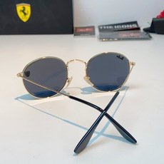 RayBan雷朋 Ferrari联名复古圆框太阳镜,把超跑的利落格调戴在脸上。哑光细金属镜架纤细轻盈,久戴无压鼻负担,经 RayBan雷朋 Ferrari联名复古圆框太阳镜,把超跑的利落格调戴在脸上。哑光细金属镜架纤细轻盈,久戴无压鼻负担,经