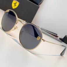 RayBan雷朋 Ferrari联名复古圆框太阳镜,把超跑的利落格调戴在脸上。哑光细金属镜架纤细轻盈,久戴无压鼻负担,经 RayBan雷朋 Ferrari联名复古圆框太阳镜,把超跑的利落格调戴在脸上。哑光细金属镜架纤细轻盈,久戴无压鼻负担,经