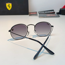 RayBan雷朋 Ferrari联名复古圆框太阳镜,把超跑的利落格调戴在脸上。哑光细金属镜架纤细轻盈,久戴无压鼻负担,经 RayBan雷朋 Ferrari联名复古圆框太阳镜,把超跑的利落格调戴在脸上。哑光细金属镜架纤细轻盈,久戴无压鼻负担,经