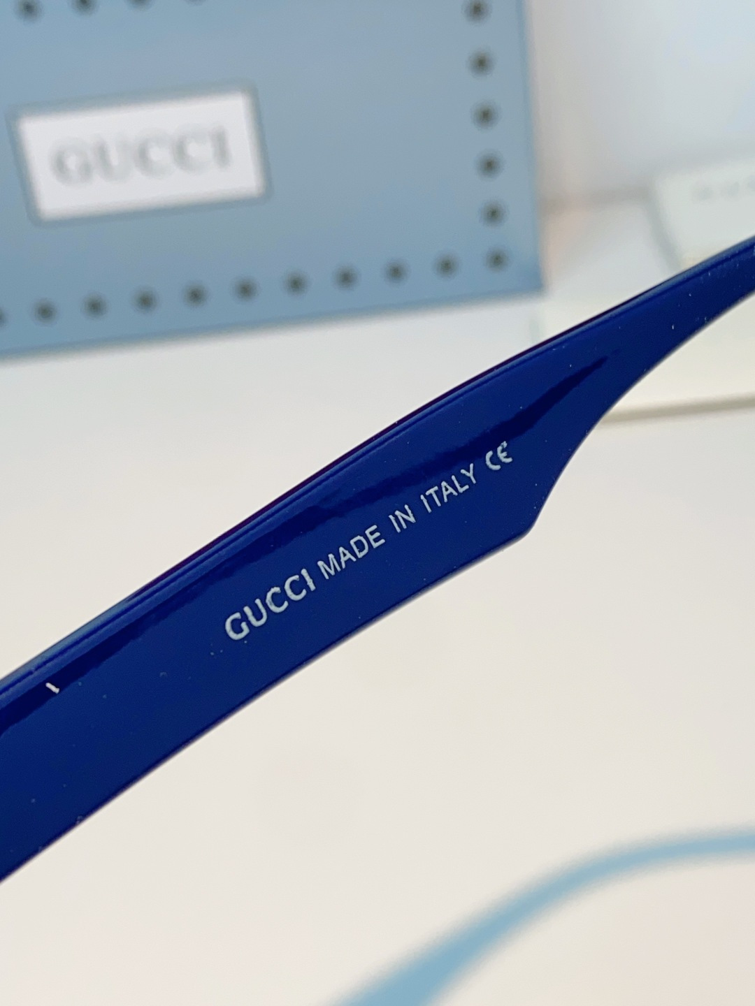 Gucci古奇 2026新款意式复古格调,这款猫眼圆框墨镜是日常穿搭的百搭王牌。亮黑高润镜框,圆润偏猫眼的框型线条流畅柔 Gucci古奇 2026新款意式复古格调,这款猫眼圆框墨镜是日常穿搭的百搭王牌。亮黑高润镜框,圆润偏猫眼的框型线条流畅柔