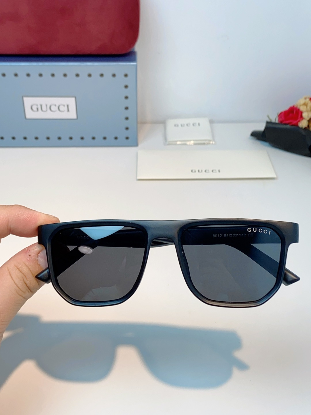 Gucci古奇 2026新款经典方框墨镜|低调奢感日常刚需,醋酸纤维方框利落大气,镜腿刻印细腻GUCCI标识,简约不浮夸 Gucci古奇 2026新款经典方框墨镜|低调奢感日常刚需,醋酸纤维方框利落大气,镜腿刻印细腻GUCCI标识,简约不浮夸