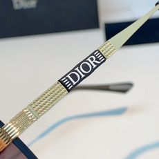 Dior迪奥 2026新款自带高级冷调气场的无边飞行员墨镜,潮人出行刚需单品🕶️ 半框上梁设计+无边切角大镜片,利落几何 Dior迪奥 2026新款自带高级冷调气场的无边飞行员墨镜,潮人出行刚需单品🕶️ 半框上梁设计+无边切角大镜片,利落几何