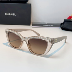 Chanel香奈儿 2026新款法式优雅戴在眼前|珍珠猫眼墨镜太懂女生了✨经典亮黑猫眼框型,上扬猫眼角勾勒魅惑眼型,巧妙 Chanel香奈儿 2026新款法式优雅戴在眼前|珍珠猫眼墨镜太懂女生了✨经典亮黑猫眼框型,上扬猫眼角勾勒魅惑眼型,巧妙