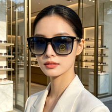RayBan雷朋 2026新款被问爆的日常万能墨镜✨雷朋这款黑方框真的闭眼入!经典永不过时的方正镜框,镜框搭配浅渐变镜片 RayBan雷朋 2026新款被问爆的日常万能墨镜✨雷朋这款黑方框真的闭眼入!经典永不过时的方正镜框,镜框搭配浅渐变镜片