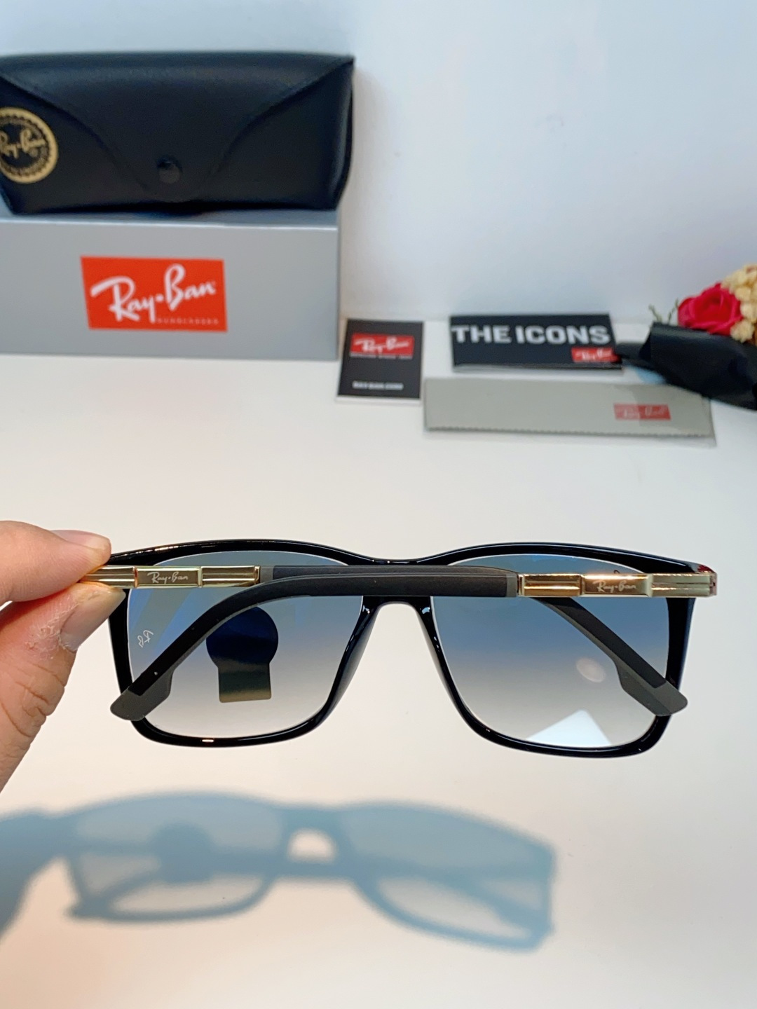 RayBan雷朋 2026新款被问爆的日常万能墨镜✨雷朋这款黑方框真的闭眼入！经典永不过时的方正镜框，镜框搭配浅渐变镜片