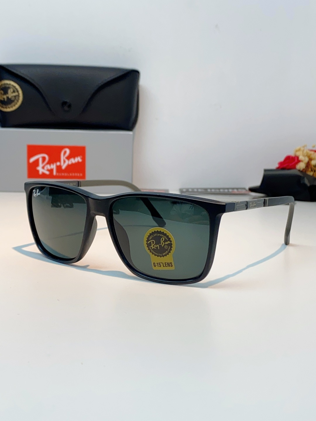 RayBan雷朋 2026新款被问爆的日常万能墨镜✨雷朋这款黑方框真的闭眼入!经典永不过时的方正镜框,镜框搭配浅渐变镜片 RayBan雷朋 2026新款被问爆的日常万能墨镜✨雷朋这款黑方框真的闭眼入!经典永不过时的方正镜框,镜框搭配浅渐变镜片