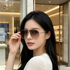Miu Miu缪缪 2026经典蛤蟆镜 简约利落线条,自带松弛氛围感 镜腿标志性品牌刻印,低调暗藏精致感 大框版型巨藏肉 Miu Miu缪缪 2026经典蛤蟆镜 简约利落线条,自带松弛氛围感 镜腿标志性品牌刻印,低调暗藏精致感 大框版型巨藏肉