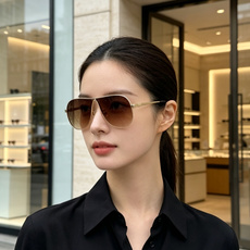 Miu Miu缪缪 2026经典蛤蟆镜 简约利落线条,自带松弛氛围感 镜腿标志性品牌刻印,低调暗藏精致感 大框版型巨藏肉 Miu Miu缪缪 2026经典蛤蟆镜 简约利落线条,自带松弛氛围感 镜腿标志性品牌刻印,低调暗藏精致感 大框版型巨藏肉