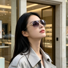 Miu Miu缪缪 2026经典蛤蟆镜 简约利落线条,自带松弛氛围感 镜腿标志性品牌刻印,低调暗藏精致感 大框版型巨藏肉 Miu Miu缪缪 2026经典蛤蟆镜 简约利落线条,自带松弛氛围感 镜腿标志性品牌刻印,低调暗藏精致感 大框版型巨藏肉