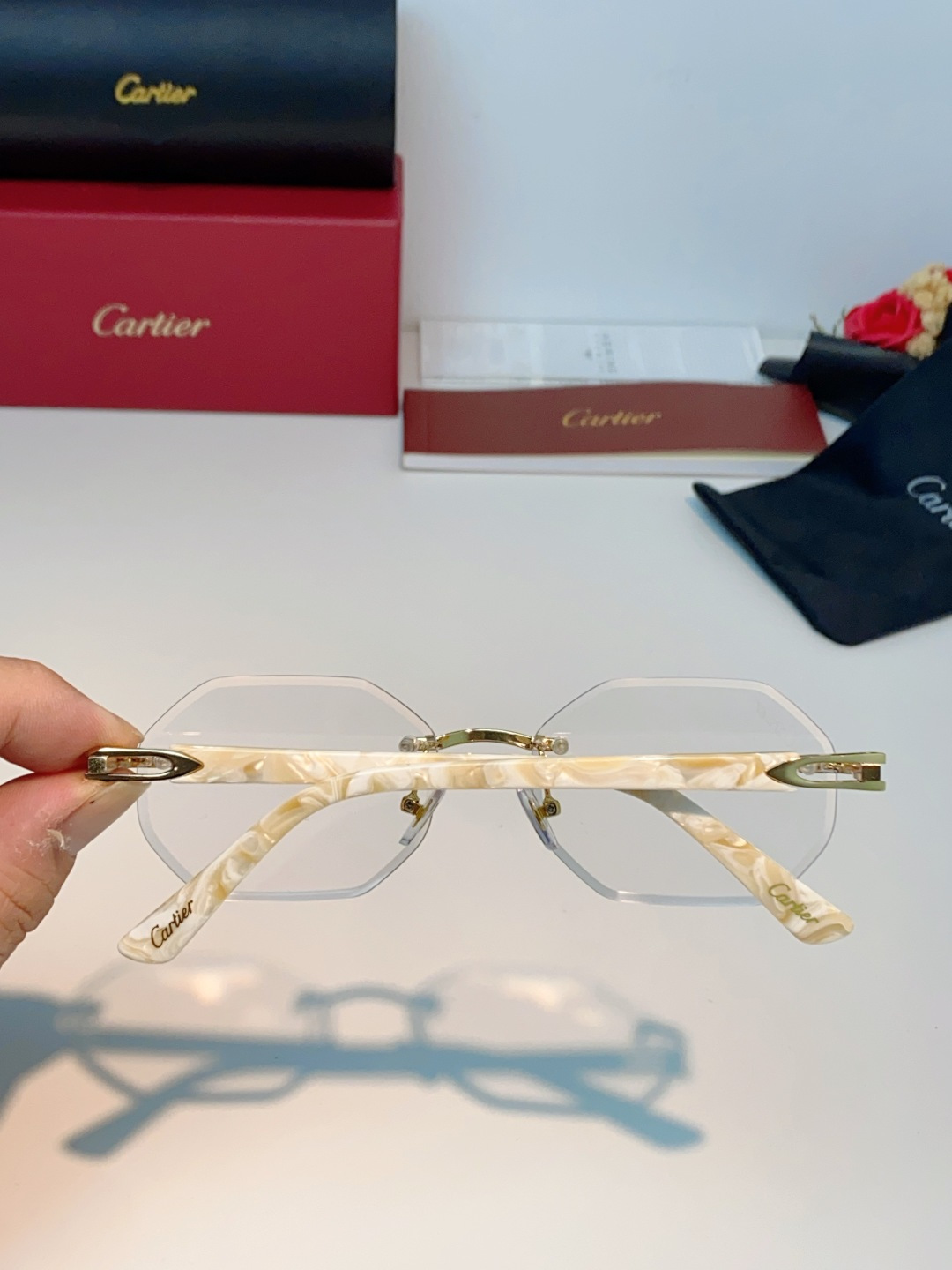 Cartier卡地亚 2026新款自带贵气滤镜，利落八角切割镜片，无框设计高级感拉满 低调奢华，不张扬的豪门氛围感 上脸
