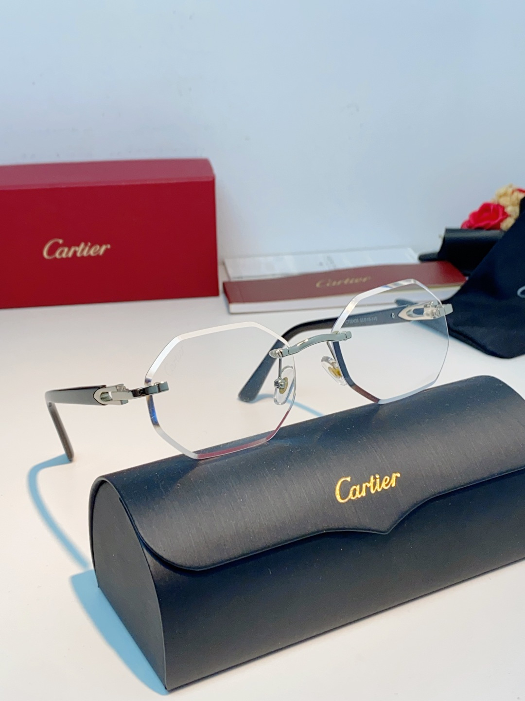 Cartier卡地亚 2026新款自带贵气滤镜，利落八角切割镜片，无框设计高级感拉满 低调奢华，不张扬的豪门氛围感 上脸