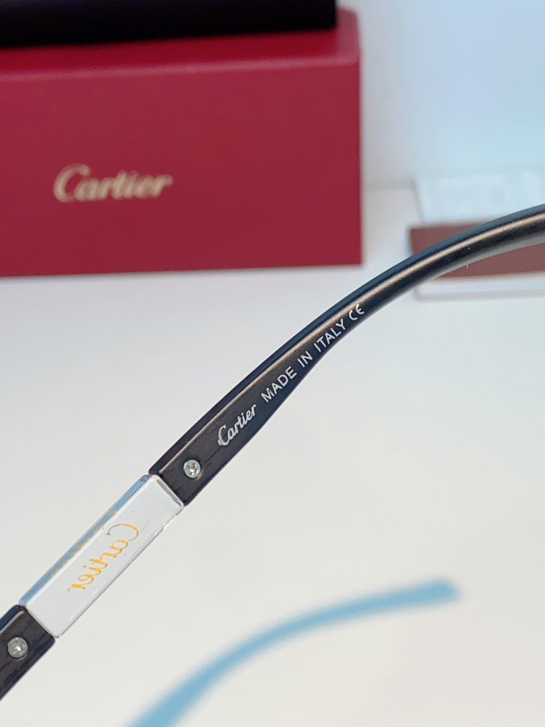 Cartier卡地亚 2026方形无框太阳镜 利落方形切边镜片,大气轮廓自带气场 经典法式轻奢,成熟男士氛围感单品 渐变 Cartier卡地亚 2026方形无框太阳镜 利落方形切边镜片,大气轮廓自带气场 经典法式轻奢,成熟男士氛围感单品 渐变