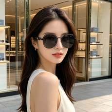 Gucci古奇 2026被问爆的八角墨镜🕶️ 高级感八角金属镜框,不挑脸型! 巧妙修饰颧骨方圆脸直接闭眼冲✨ 镜腿标志性 Gucci古奇 2026被问爆的八角墨镜🕶️ 高级感八角金属镜框,不挑脸型! 巧妙修饰颧骨方圆脸直接闭眼冲✨ 镜腿标志性