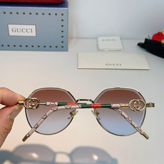 Gucci古奇 2026被问爆的八角墨镜🕶️ 高级感八角金属镜框,不挑脸型! 巧妙修饰颧骨方圆脸直接闭眼冲✨ 镜腿标志性 Gucci古奇 2026被问爆的八角墨镜🕶️ 高级感八角金属镜框,不挑脸型! 巧妙修饰颧骨方圆脸直接闭眼冲✨ 镜腿标志性