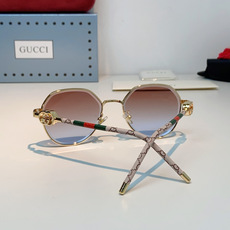 Gucci古奇 2026被问爆的八角墨镜🕶️ 高级感八角金属镜框,不挑脸型! 巧妙修饰颧骨方圆脸直接闭眼冲✨ 镜腿标志性 Gucci古奇 2026被问爆的八角墨镜🕶️ 高级感八角金属镜框,不挑脸型! 巧妙修饰颧骨方圆脸直接闭眼冲✨ 镜腿标志性