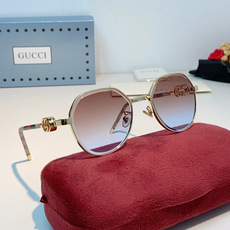 Gucci古奇 2026被问爆的八角墨镜🕶️ 高级感八角金属镜框,不挑脸型! 巧妙修饰颧骨方圆脸直接闭眼冲✨ 镜腿标志性 Gucci古奇 2026被问爆的八角墨镜🕶️ 高级感八角金属镜框,不挑脸型! 巧妙修饰颧骨方圆脸直接闭眼冲✨ 镜腿标志性
