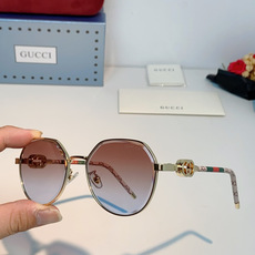 Gucci古奇 2026被问爆的八角墨镜🕶️ 高级感八角金属镜框,不挑脸型! 巧妙修饰颧骨方圆脸直接闭眼冲✨ 镜腿标志性 Gucci古奇 2026被问爆的八角墨镜🕶️ 高级感八角金属镜框,不挑脸型! 巧妙修饰颧骨方圆脸直接闭眼冲✨ 镜腿标志性