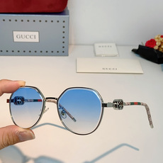 Gucci古奇 2026被问爆的八角墨镜🕶️ 高级感八角金属镜框,不挑脸型! 巧妙修饰颧骨方圆脸直接闭眼冲✨ 镜腿标志性 Gucci古奇 2026被问爆的八角墨镜🕶️ 高级感八角金属镜框,不挑脸型! 巧妙修饰颧骨方圆脸直接闭眼冲✨ 镜腿标志性