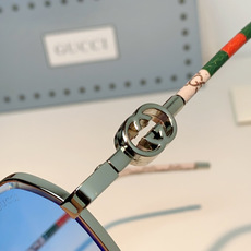 Gucci古奇 2026被问爆的八角墨镜🕶️ 高级感八角金属镜框,不挑脸型! 巧妙修饰颧骨方圆脸直接闭眼冲✨ 镜腿标志性 Gucci古奇 2026被问爆的八角墨镜🕶️ 高级感八角金属镜框,不挑脸型! 巧妙修饰颧骨方圆脸直接闭眼冲✨ 镜腿标志性
