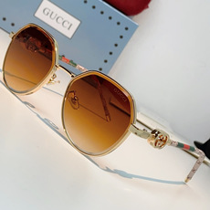 Gucci古奇 2026被问爆的八角墨镜🕶️ 高级感八角金属镜框,不挑脸型! 巧妙修饰颧骨方圆脸直接闭眼冲✨ 镜腿标志性 Gucci古奇 2026被问爆的八角墨镜🕶️ 高级感八角金属镜框,不挑脸型! 巧妙修饰颧骨方圆脸直接闭眼冲✨ 镜腿标志性