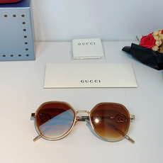 Gucci古奇 2026被问爆的八角墨镜🕶️ 高级感八角金属镜框,不挑脸型! 巧妙修饰颧骨方圆脸直接闭眼冲✨ 镜腿标志性 Gucci古奇 2026被问爆的八角墨镜🕶️ 高级感八角金属镜框,不挑脸型! 巧妙修饰颧骨方圆脸直接闭眼冲✨ 镜腿标志性